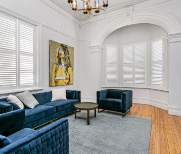 Commanding & Elegant return verandah Villa - Photo 2