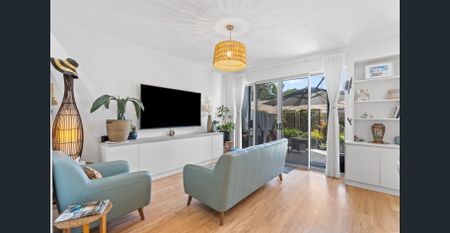 Contemporary Tri Level Townhouse in a Premium Locale - Photo 3