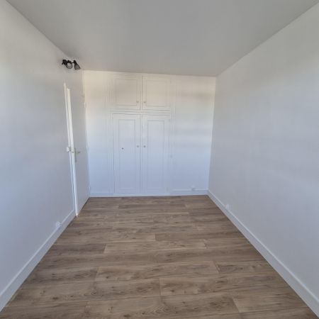 Location Appartement 4 pièces 64m² ST MAUR DES FOSSES 94100 - Photo 2