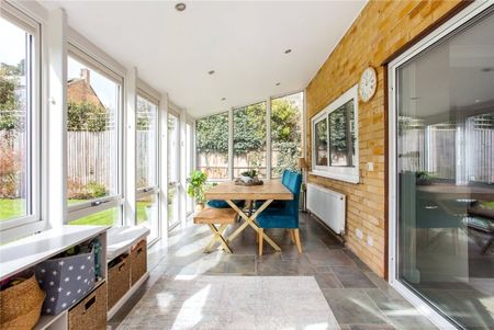 4 bedroom detached house to rent - Photo 3