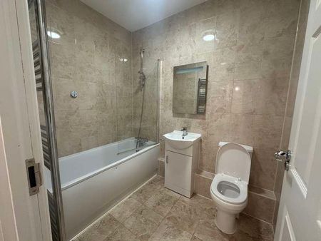 Luxurious Bedroom Apartment, IG11 - Photo 5