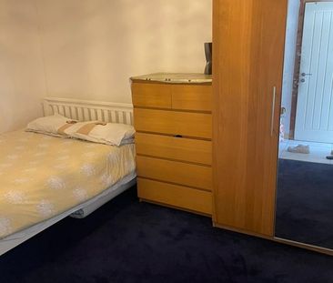 5 Bed Detached House, Kingsbury Road, B24 - Photo 4