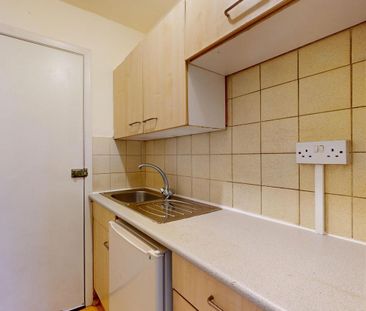 Studio to rent - Photo 2