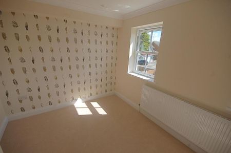 3 bedroom terraced house to rent - Photo 2