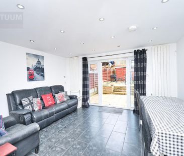 4 bedroom townhouse to rent - Photo 2