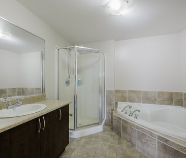 Superbe condo avec 2 chambres fermées et un garage avec locker. - Photo 3