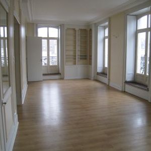 À louer / Appartement F5 et + / BESANCON CENTRE VILLE - BATTANT 2 Place Jouffroy droite - Photo 1