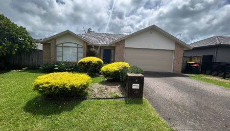 Spacious and Immaculate 4 Bedroom home In Prime Location - Photo 5