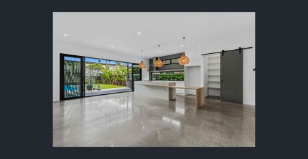 Luxury Coastal Living in the Heart of Miami - Photo 3