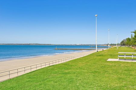 Two Bedroom Unit in Beach side Location! - Photo 5