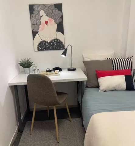 Carrer de Sant Elies, Barcelona, Catalonia 08006 - Photo 4