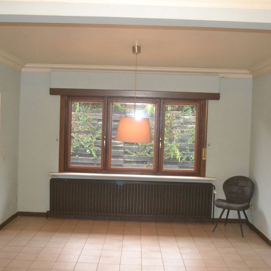 Open bebouwing met 3 slaapkamers vlak bij het centrum - Photo 1