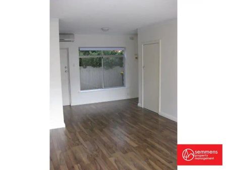 “ONE BEDROOM APPARTMENT ONLY MINUTES FROM THE CITY - SET OPPOSITE A PEACEFUL PARK” - Photo 3