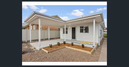 IMPRESSIVE AIR-CONDITIONED LOW MAINTENANCE HOME - Photo 4