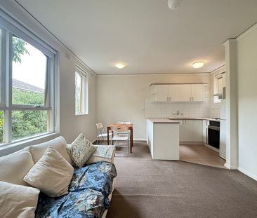 Partly furnished 2 Bedroom apartment - Photo 2