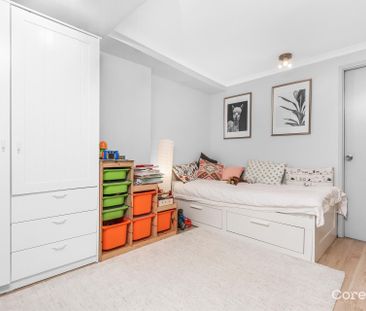 Three Bedroom Townhouse with Garage and Courtyard - Photo 4