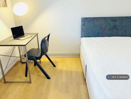 4 bedroom flat to rent - Photo 5
