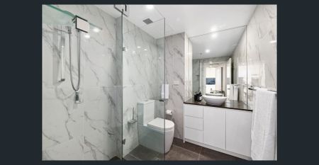 Beautifully renovated Apartment with Breath-taking Water Views - Photo 4