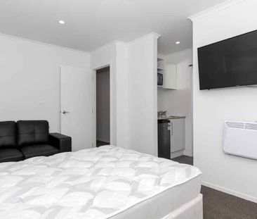 Furnished Studio Room in Hamilton East - Photo 2