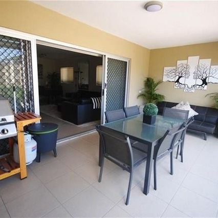 Fully-Furnished 2 bedrooms, 2 bathrooms, 1 car space, 2 balconies, Air Con, Pool, BBQ, Park, Security, Public Transport - Photo 1