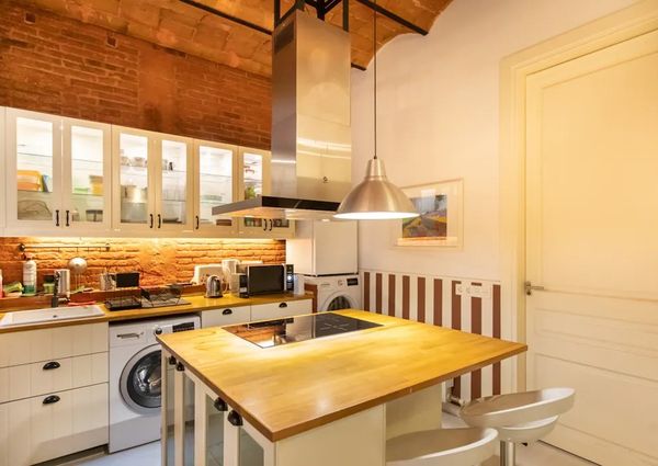 Ronda de Sant Antoni, Barcelona, Catalonia 08001