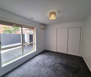 2/15a Rockbank Road, Ardeer, Vic 3022 - Photo 4