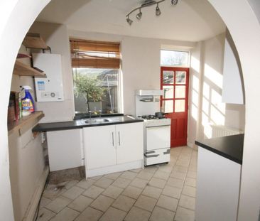 2 bedroom House To Let Total Size: 829 SQ FT - Photo 2