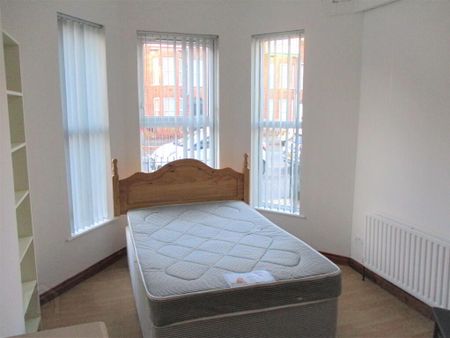 Two Great Apartments, 109 University Avenue, Queens Quarter, Belfast, BT7 1GY - Photo 4