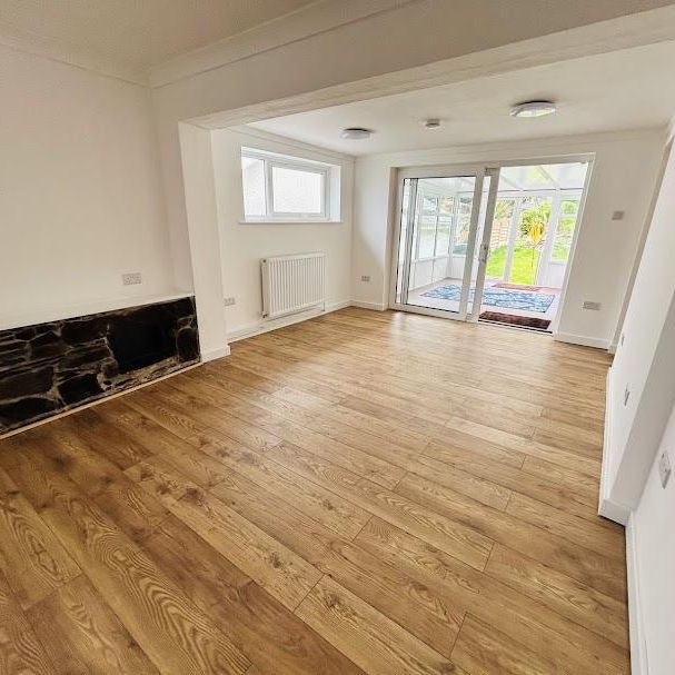 3 bedroom bungalow to rent - Photo 1