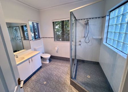 Walk To The Foreshore - Photo 5