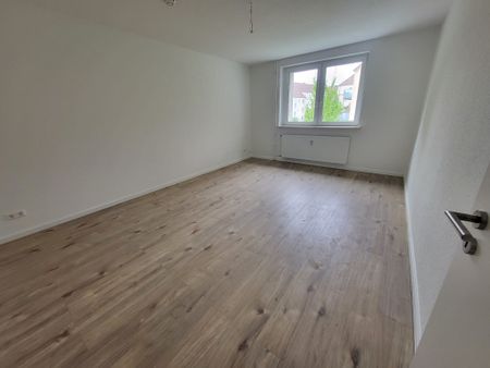 SEMMELHAACK: Erstbezug! Sanierte 4-Zimmer Wohnung mit Balkon! - Photo 2
