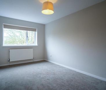 3 bedroom end of terrace house to rent - Photo 2