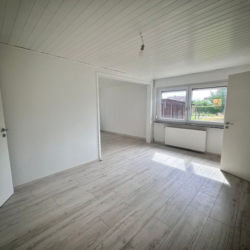 Einfamilienhaus mit Garten und Garage - Photo 1