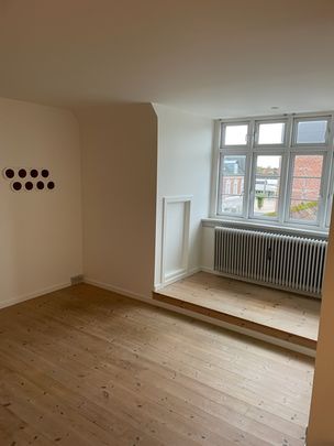 7-værelses lejlighed i pæn ejendom i hjertet af Aalestrup - Photo 1