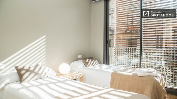 barcelona, Catalonia 08012 - Photo 1