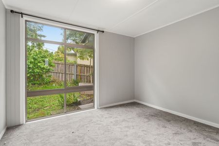 Immaculate 3 Bedroom Home - Photo 4