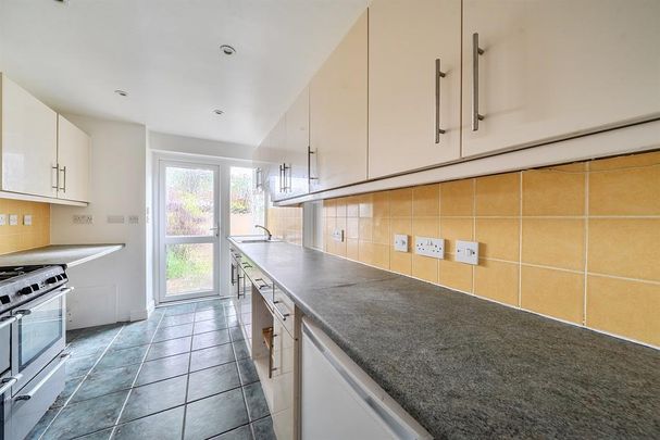 4 bedroom terraced house to rent - Photo 1