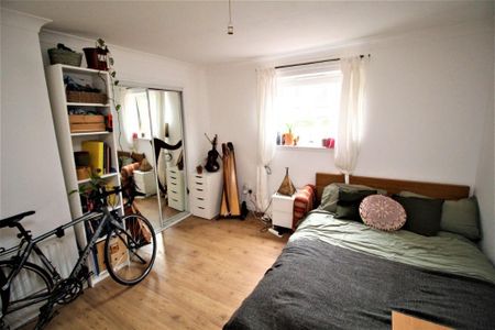 4 bedroom flat to rent - Photo 3
