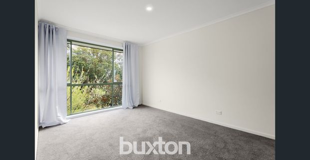 Light & Bright - Comfortable Living in a Peaceful Pocket. Water usage included in rent! - Photo 1