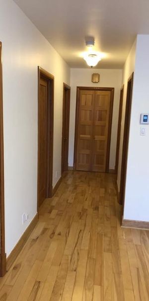 Logement 5 1/2 rénové à louer dans un duplex à St-Sacrement - Photo 1