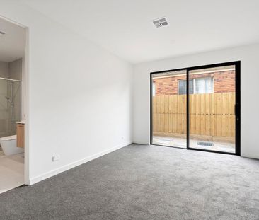 Brand New Townhouse with a Seamless Indoor-Outdoor Connection - Photo 6