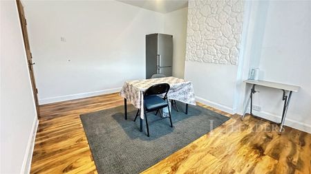 3 bedroom house to rent Crawley Green Road, Luton, Bedfordshire, LU2 - Photo 4