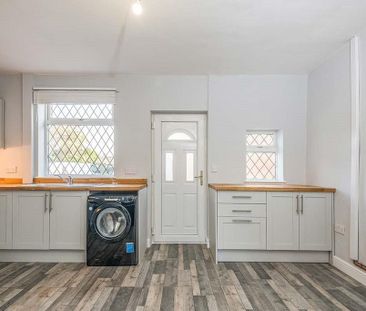 2 bedroom terraced house to rent - Photo 4