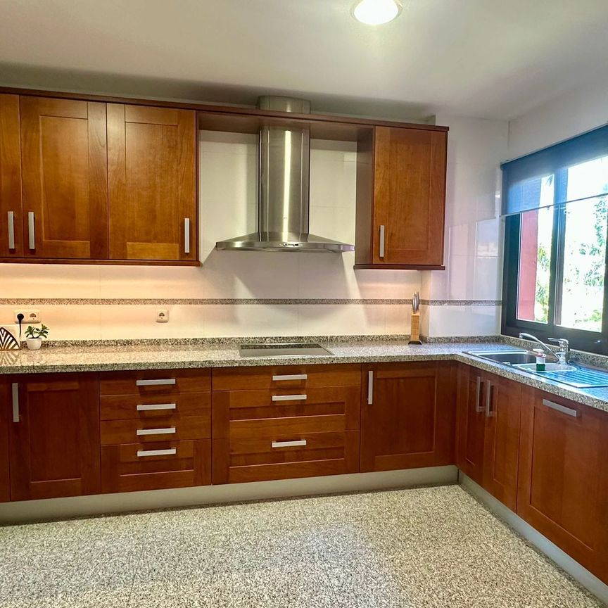 Piso de alquiler en Avenida Parque Selwo, S/n, La Concha - Resina Golf - Photo 1