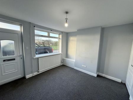 3 bedroom end of terrace house to rent - Photo 2
