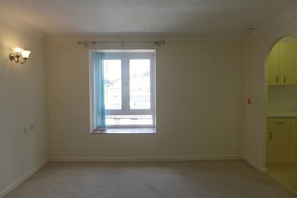 1 bedroom retirement property to rent - Photo 1