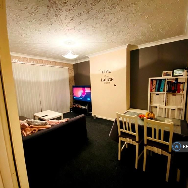 2 bedroom maisonette to rent - Photo 1