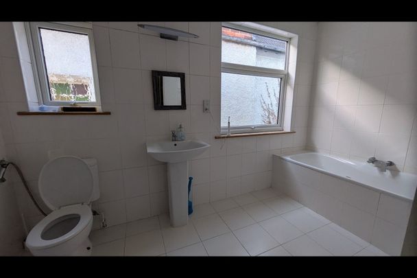 3 Bed Flat, Northampton Road, CR0 - Photo 1