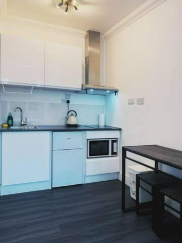 Studio Flat, Forty Lane, HA9 - Photo 5