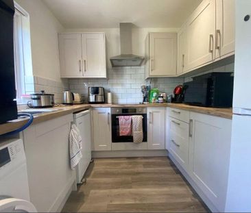 3 bedroom end of terrace house to rent - Photo 1